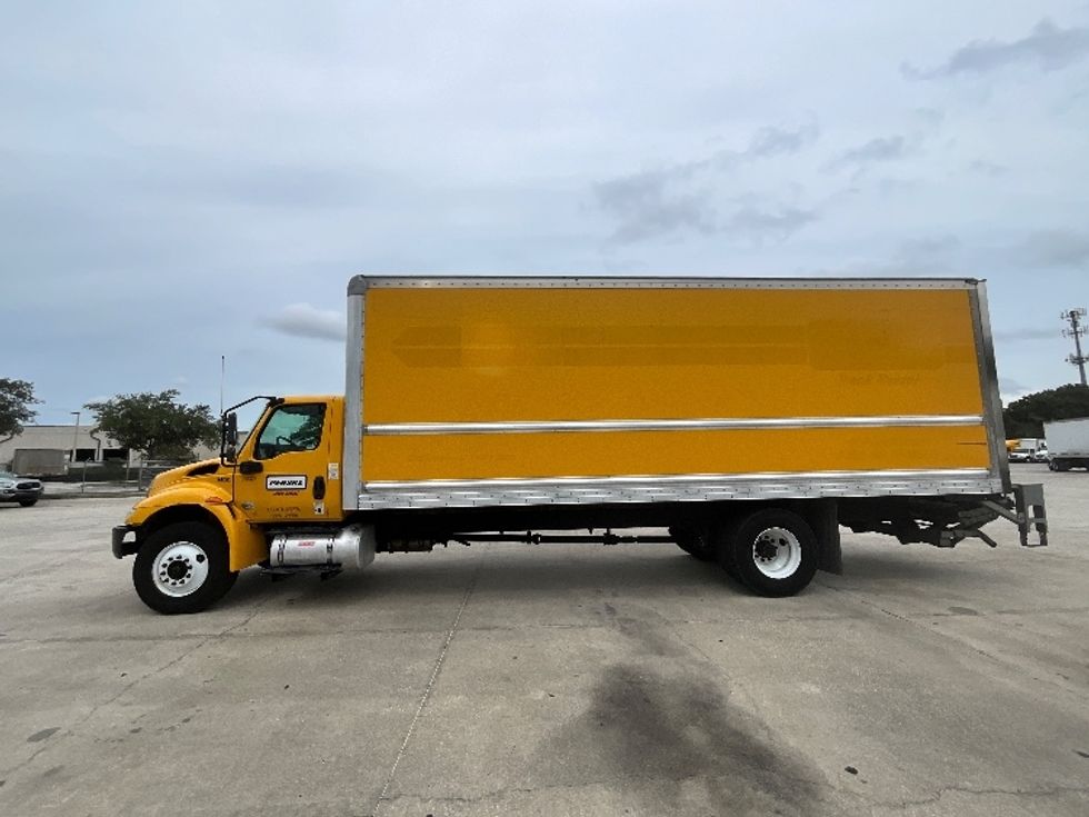 Medium Duty Box Truck-Light and Medium Duty Trucks-International-2020-MV607-Tampa-FL-192,738\n\t\tmiles-$ 54,000 - Image 4