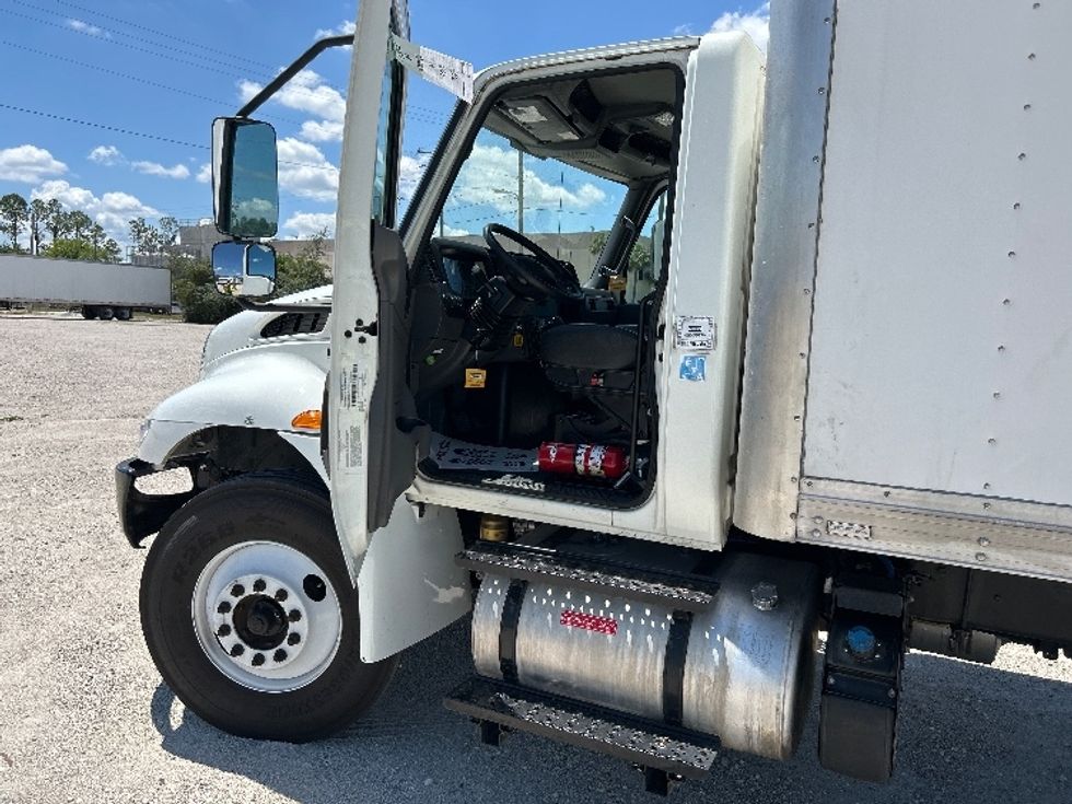 Medium Duty Box Truck-Light and Medium Duty Trucks-International-2020-MV607-Tampa-FL-205,094\n\t\tmiles-$ 53,250 - Image 16