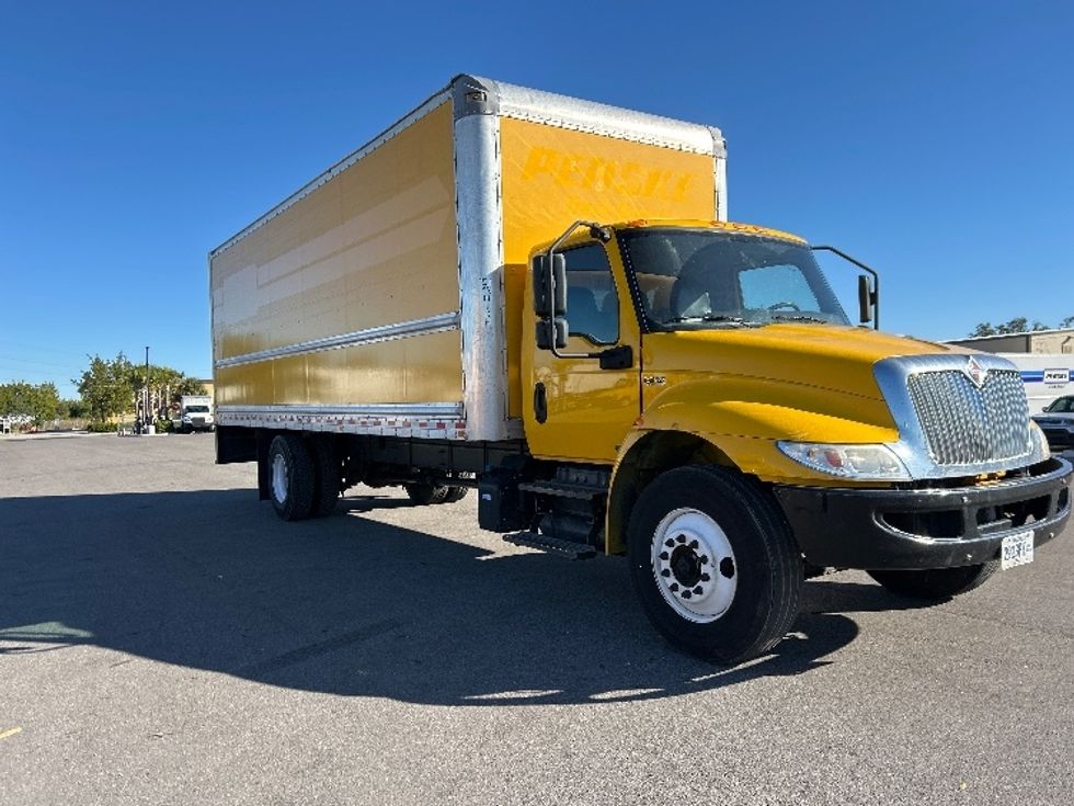 Medium Duty Box Truck-Light and Medium Duty Trucks-International-2020-MV607-Tampa-FL-212,693\n\t\tmiles-$ 36,250 - Image 1