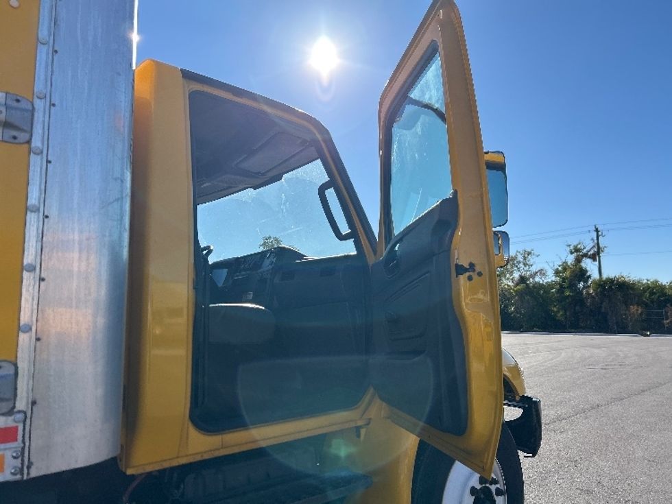 Medium Duty Box Truck-Light and Medium Duty Trucks-International-2020-MV607-Tampa-FL-212,693\n\t\tmiles-$ 36,250 - Image 19