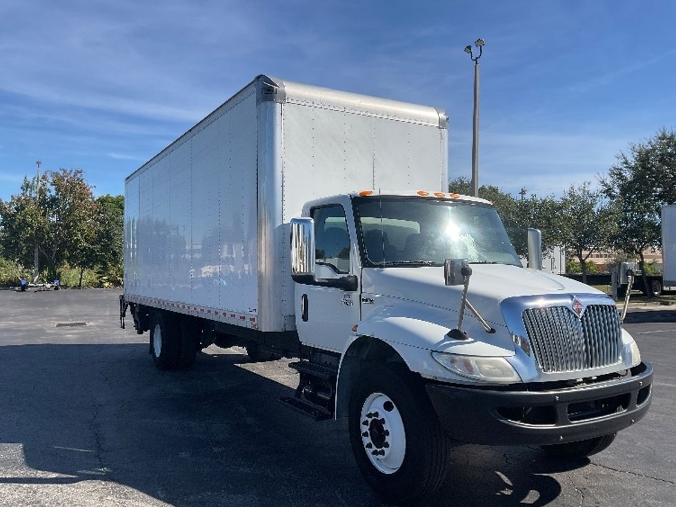 Medium Duty Box Truck-Light and Medium Duty Trucks-International-2020-MV607-Tampa-FL-292,801\n\t\tmiles-$ 31,000 - Image 1