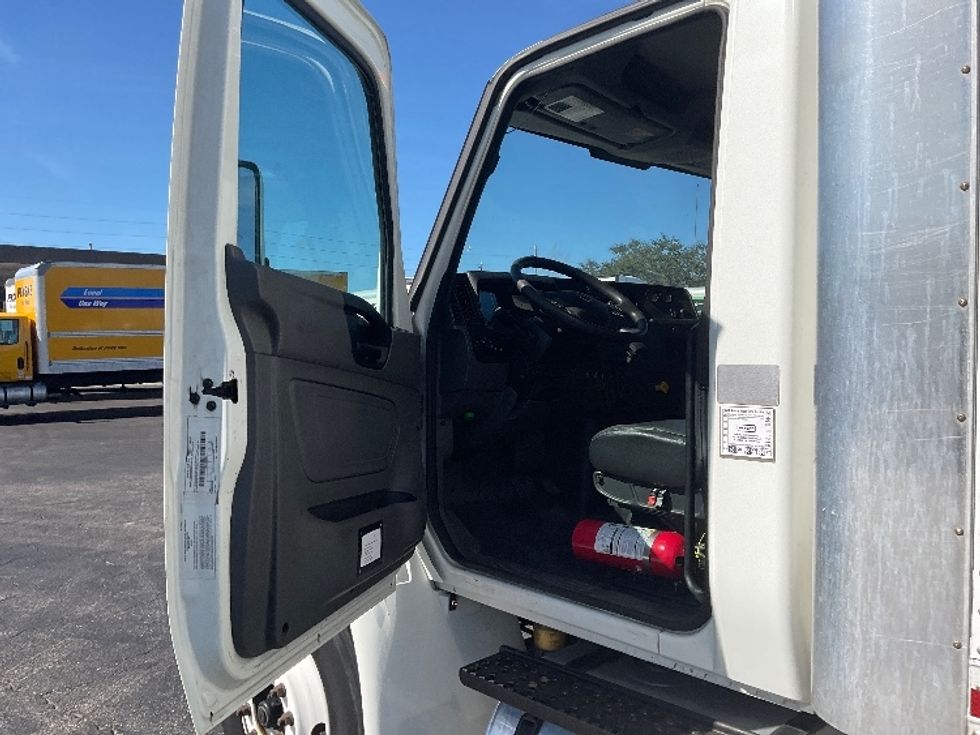 Medium Duty Box Truck-Light and Medium Duty Trucks-International-2020-MV607-Tampa-FL-292,801\n\t\tmiles-$ 31,000 - Image 16