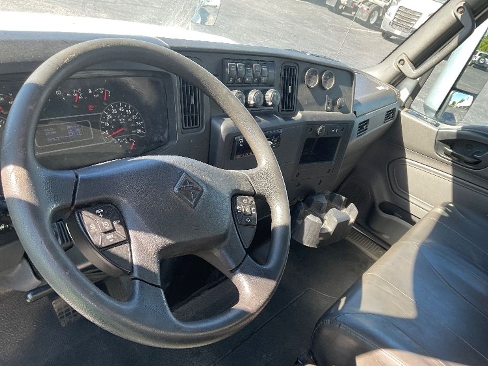 Medium Duty Box Truck-Light and Medium Duty Trucks-International-2020-MV607-Tampa-FL-292,801\n\t\tmiles-$ 31,000 - Image 17