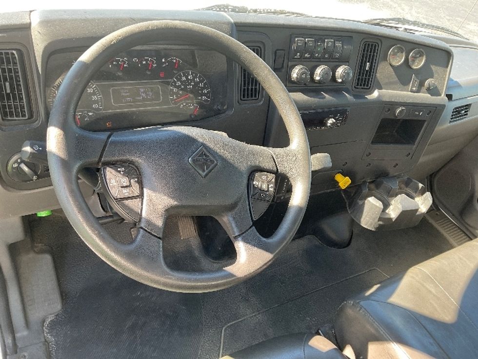 Medium Duty Box Truck-Light and Medium Duty Trucks-International-2020-MV607-Tampa-FL-292,801\n\t\tmiles-$ 31,000 - Image 18