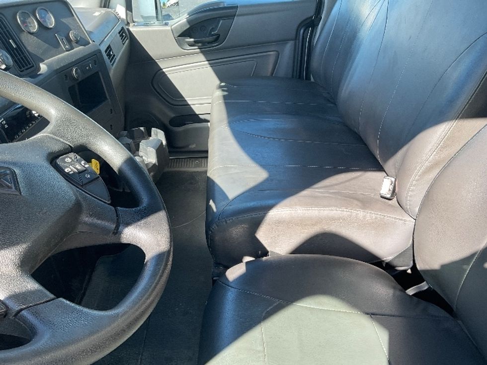 Medium Duty Box Truck-Light and Medium Duty Trucks-International-2020-MV607-Tampa-FL-292,801\n\t\tmiles-$ 31,000 - Image 19