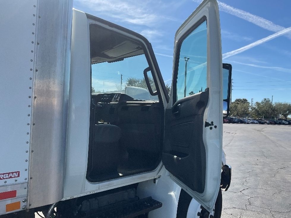 Medium Duty Box Truck-Light and Medium Duty Trucks-International-2020-MV607-Tampa-FL-292,801\n\t\tmiles-$ 31,000 - Image 20