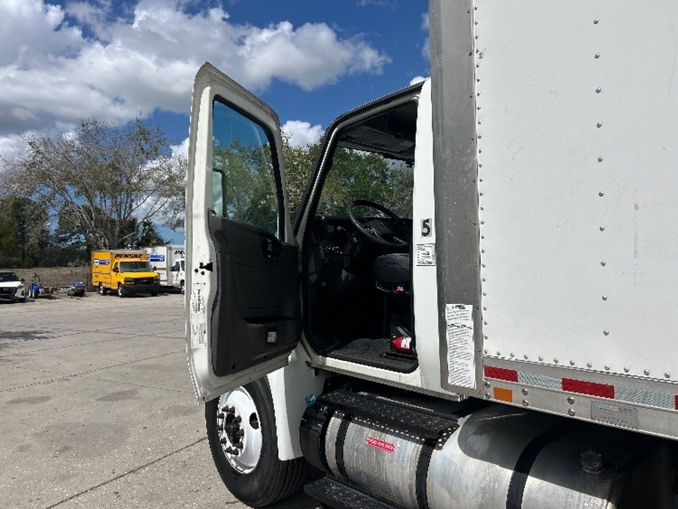 Medium Duty Box Truck-Light and Medium Duty Trucks-International-2020-MV607-Tampa-FL-337,584\n\t\tmiles-$ 22,250 - Image 16