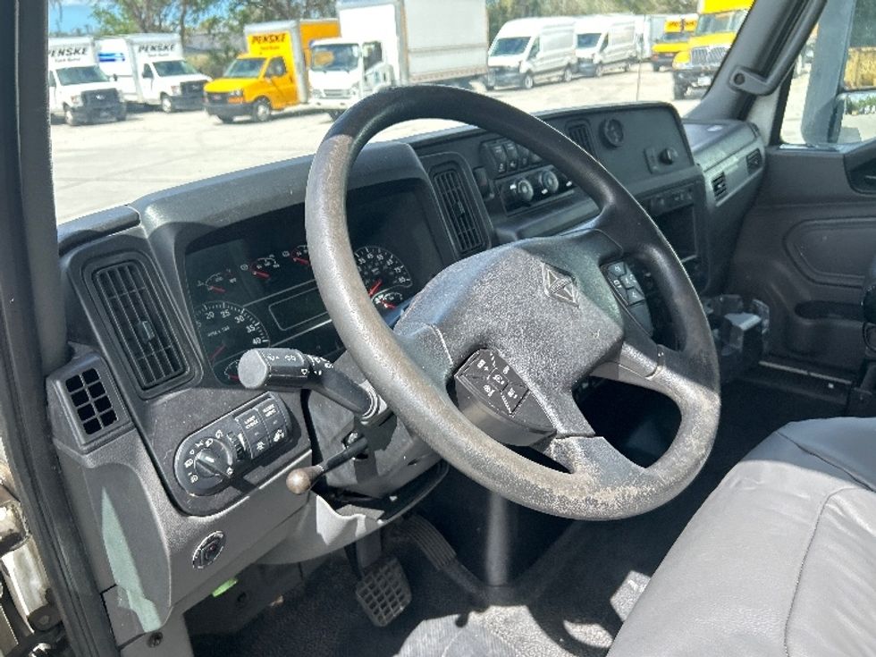 Medium Duty Box Truck-Light and Medium Duty Trucks-International-2020-MV607-Tampa-FL-337,584\n\t\tmiles-$ 22,250 - Image 17