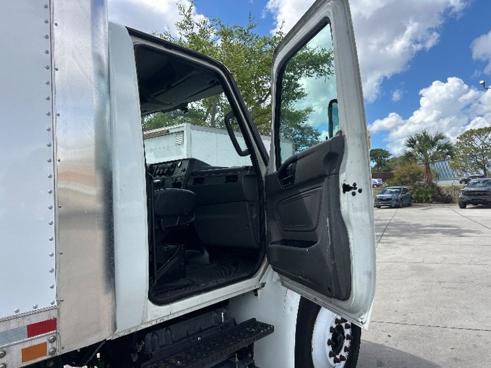 Medium Duty Box Truck-Light and Medium Duty Trucks-International-2020-MV607-Tampa-FL-337,584\n\t\tmiles-$ 22,250 - Image 20