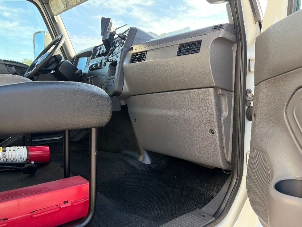 Medium Duty Box Truck-Light and Medium Duty Trucks-International-2020-MV607-Tampa-FL-431,529\n\t\tmiles-$ 22,500 - Image 20