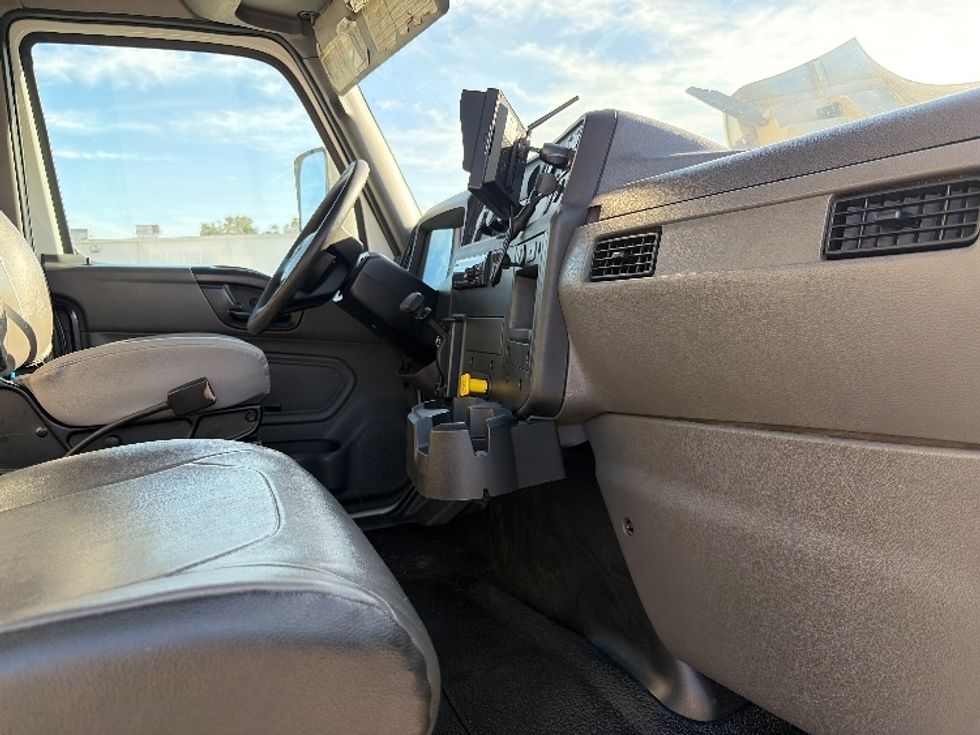Medium Duty Box Truck-Light and Medium Duty Trucks-International-2020-MV607-Tampa-FL-431,529\n\t\tmiles-$ 22,500 - Image 22