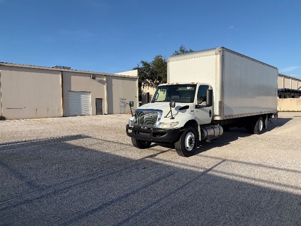 Medium Duty Box Truck-Light and Medium Duty Trucks-International-2020-MV607-Tampa-FL-431,529\n\t\tmiles-$ 22,500 - Image 3