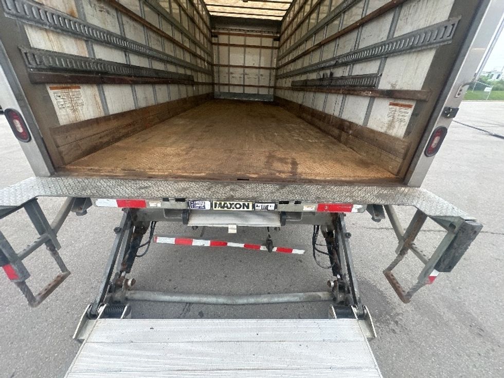 Medium Duty Box Truck-Light and Medium Duty Trucks-International-2020-MV607-Toronto-ON-304,430\n\t\tkm-$ 46,500 - Image 10