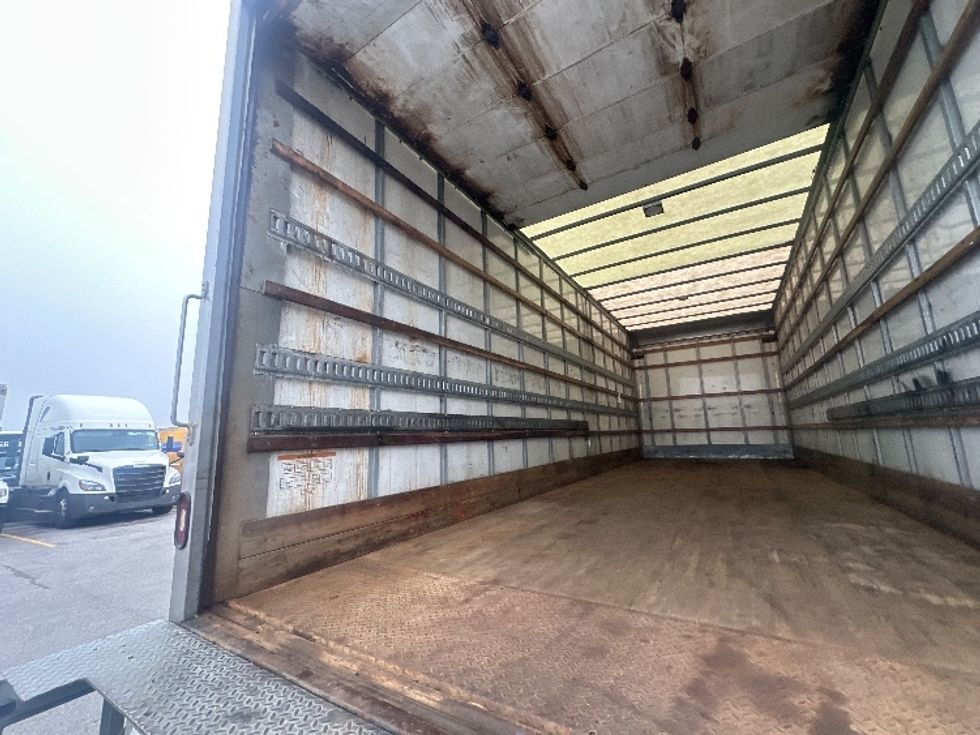 Medium Duty Box Truck-Light and Medium Duty Trucks-International-2020-MV607-Toronto-ON-304,430\n\t\tkm-$ 46,500 - Image 11