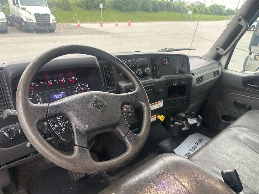 Medium Duty Box Truck-Light and Medium Duty Trucks-International-2020-MV607-Toronto-ON-304,430\n\t\tkm-$ 46,500 - Image 17