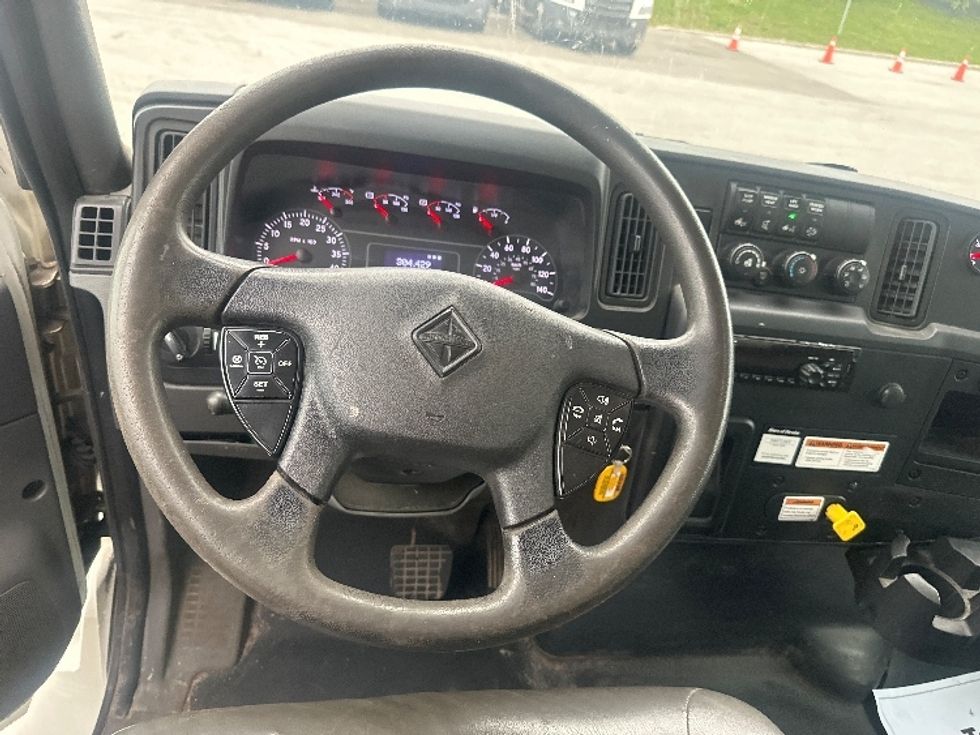 Medium Duty Box Truck-Light and Medium Duty Trucks-International-2020-MV607-Toronto-ON-304,430\n\t\tkm-$ 46,500 - Image 18
