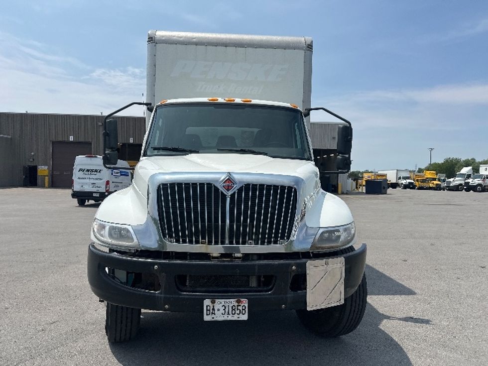 Medium Duty Box Truck-Light and Medium Duty Trucks-International-2020-MV607-Toronto-ON-304,430\n\t\tkm-$ 46,500 - Image 2