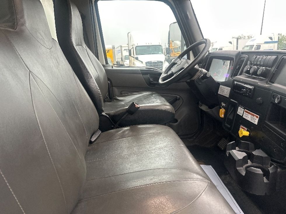 Medium Duty Box Truck-Light and Medium Duty Trucks-International-2020-MV607-Toronto-ON-304,430\n\t\tkm-$ 46,500 - Image 22