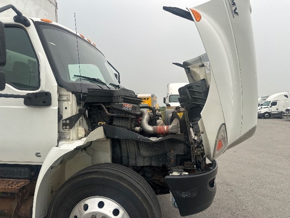 Medium Duty Box Truck-Light and Medium Duty Trucks-International-2020-MV607-Toronto-ON-304,430\n\t\tkm-$ 46,500 - Image 23