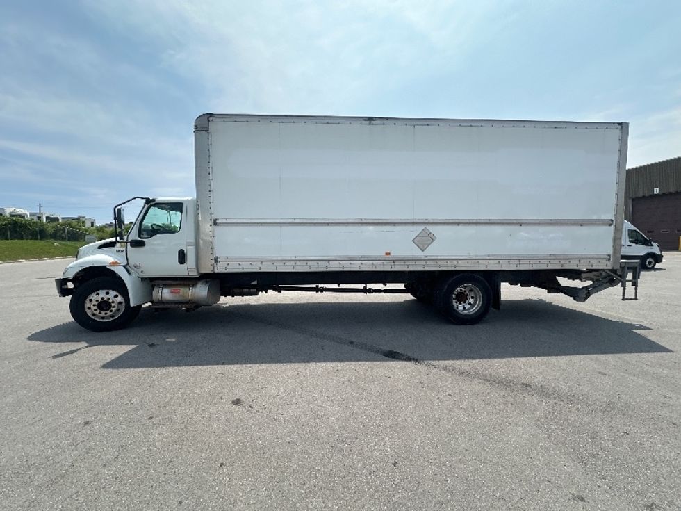 Medium Duty Box Truck-Light and Medium Duty Trucks-International-2020-MV607-Toronto-ON-304,430\n\t\tkm-$ 46,500 - Image 4