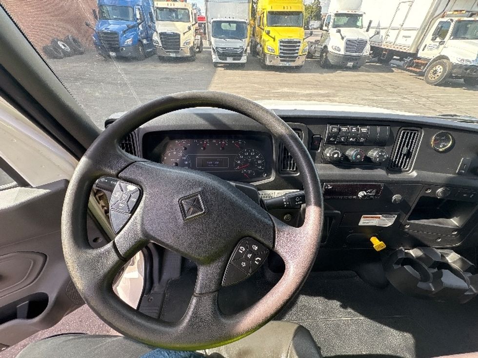 Medium Duty Box Truck-Light and Medium Duty Trucks-International-2020-MV607-Toronto-ON-354,622\n\t\tkm-$ 44,750 - Image 18