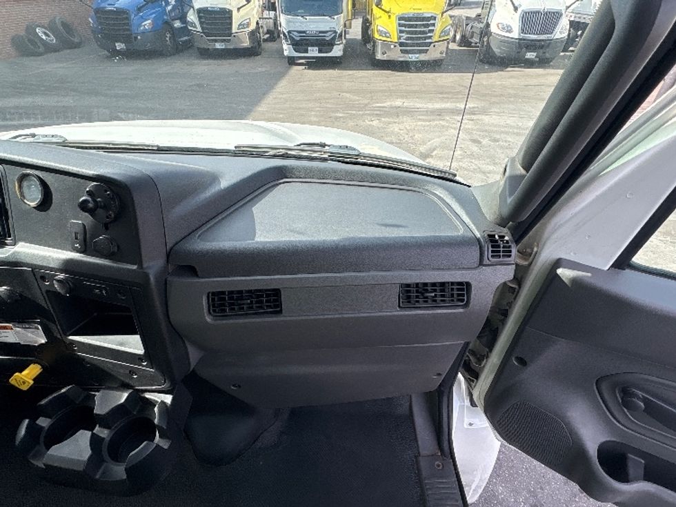 Medium Duty Box Truck-Light and Medium Duty Trucks-International-2020-MV607-Toronto-ON-354,622\n\t\tkm-$ 44,750 - Image 21