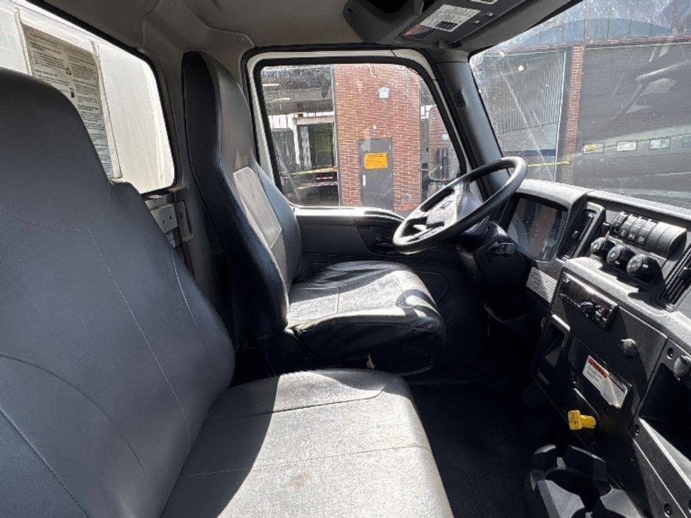 Medium Duty Box Truck-Light and Medium Duty Trucks-International-2020-MV607-Toronto-ON-354,622\n\t\tkm-$ 44,750 - Image 22