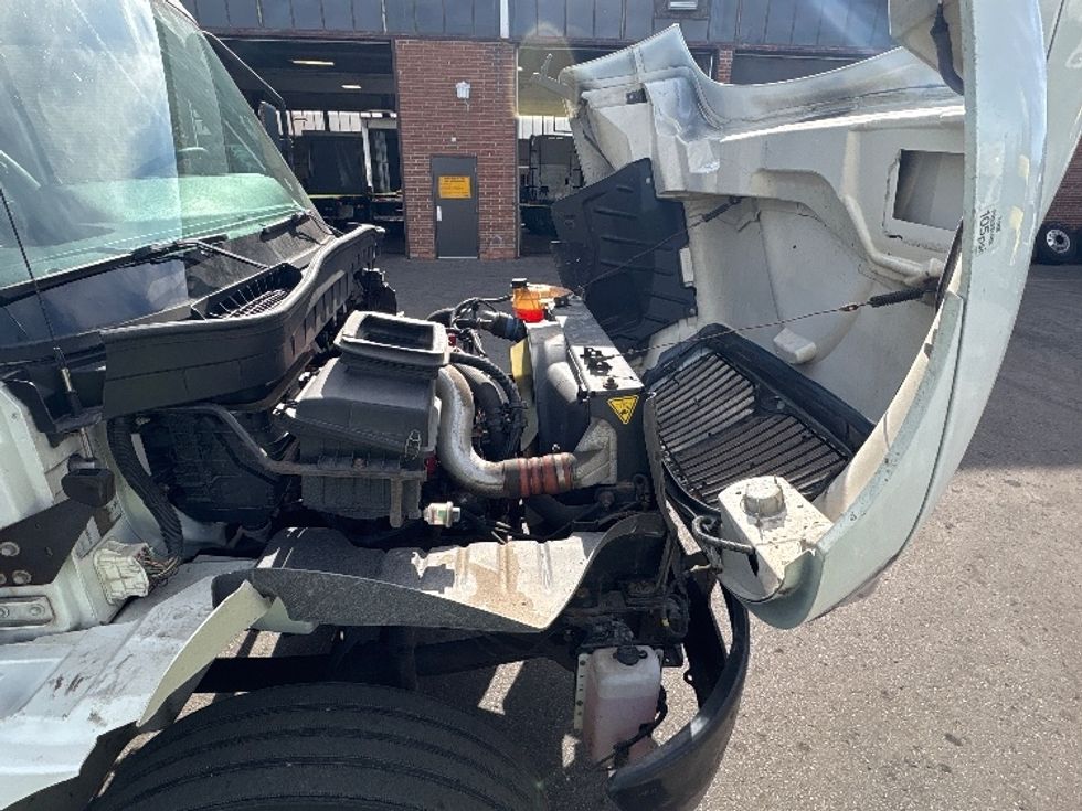 Medium Duty Box Truck-Light and Medium Duty Trucks-International-2020-MV607-Toronto-ON-354,622\n\t\tkm-$ 44,750 - Image 23