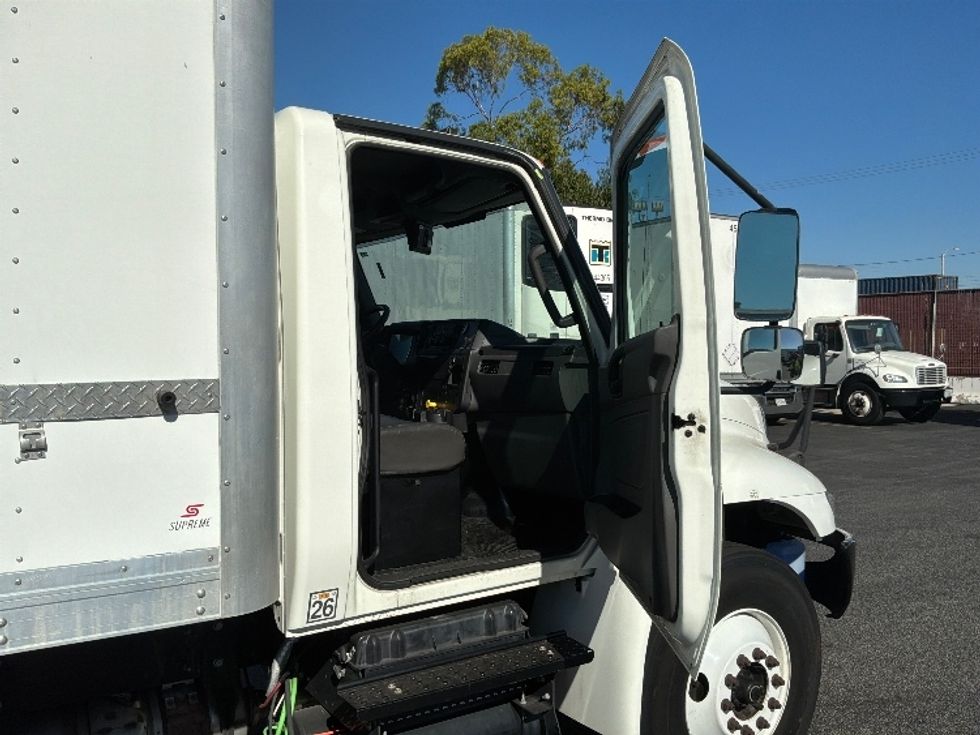 Medium Duty Box Truck-Light and Medium Duty Trucks-International-2020-MV607-Torrance-CA-100,468\n\t\tmiles-$ 65,750 - Image 20