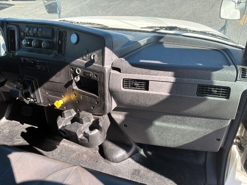 Medium Duty Box Truck-Light and Medium Duty Trucks-International-2020-MV607-Torrance-CA-100,468\n\t\tmiles-$ 65,750 - Image 21