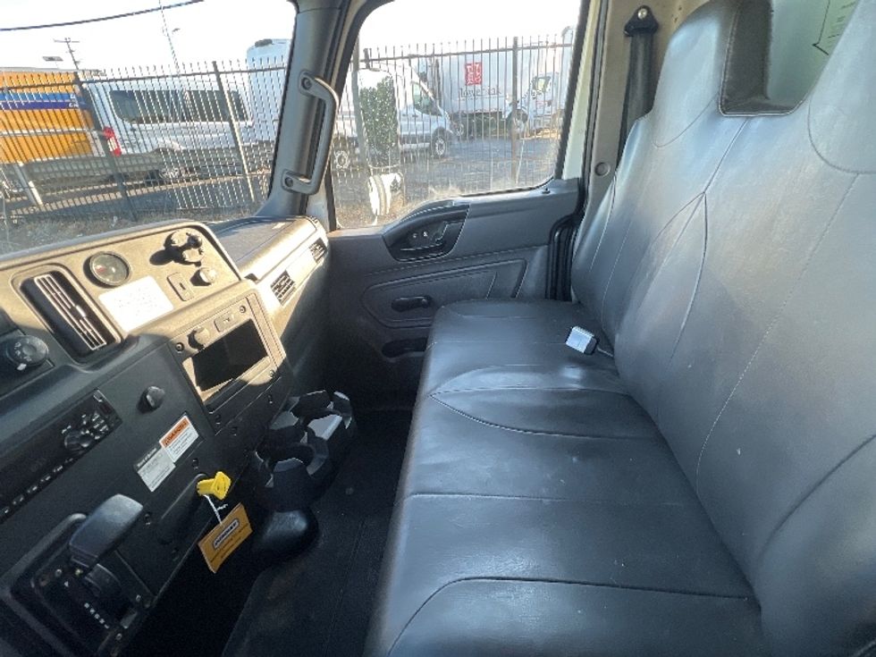 Medium Duty Box Truck-Light and Medium Duty Trucks-International-2020-MV607-Torrance-CA-101,150\n\t\tmiles-$ 58,250 - Image 18