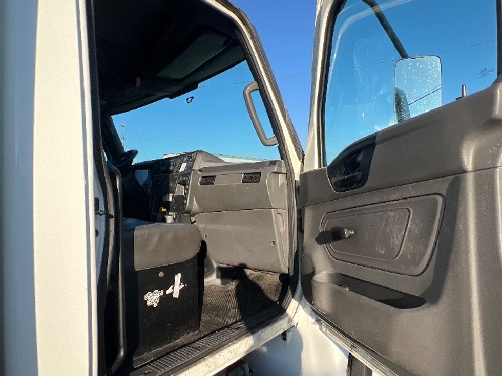 Medium Duty Box Truck-Light and Medium Duty Trucks-International-2020-MV607-Torrance-CA-101,150\n\t\tmiles-$ 58,250 - Image 19