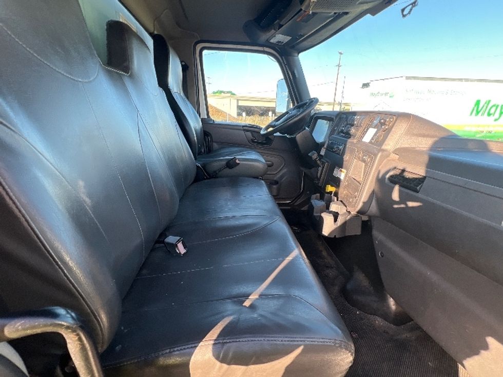 Medium Duty Box Truck-Light and Medium Duty Trucks-International-2020-MV607-Torrance-CA-101,150\n\t\tmiles-$ 58,250 - Image 21