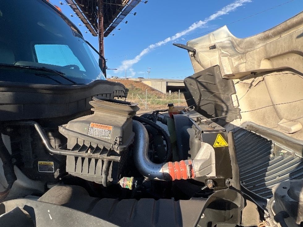 Medium Duty Box Truck-Light and Medium Duty Trucks-International-2020-MV607-Torrance-CA-101,150\n\t\tmiles-$ 58,250 - Image 22