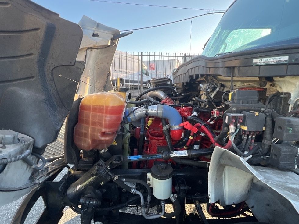 Medium Duty Box Truck-Light and Medium Duty Trucks-International-2020-MV607-Torrance-CA-101,150\n\t\tmiles-$ 58,250 - Image 23