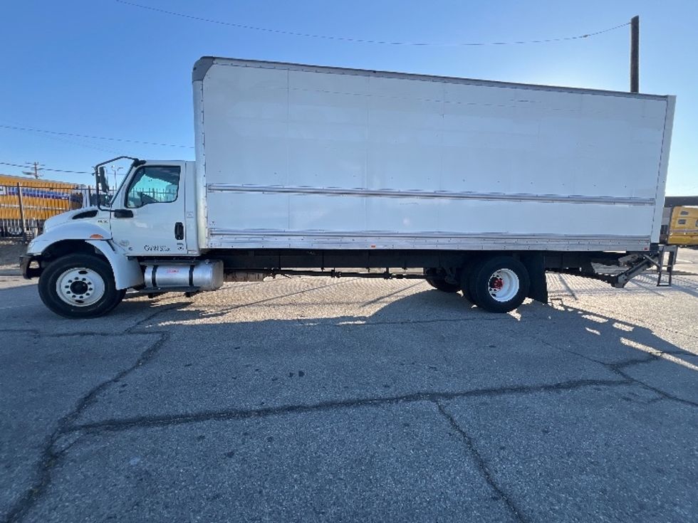 Medium Duty Box Truck-Light and Medium Duty Trucks-International-2020-MV607-Torrance-CA-101,150\n\t\tmiles-$ 58,250 - Image 4