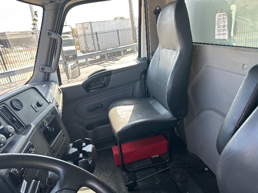 Medium Duty Box Truck-Light and Medium Duty Trucks-International-2020-MV607-Torrance-CA-102,970\n\t\tmiles-$ 60,250 - Image 19