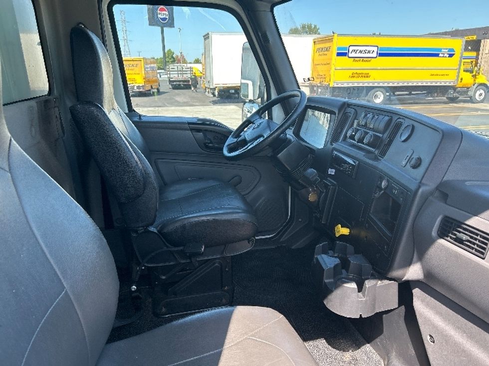 Medium Duty Box Truck-Light and Medium Duty Trucks-International-2020-MV607-Torrance-CA-102,970\n\t\tmiles-$ 60,250 - Image 22