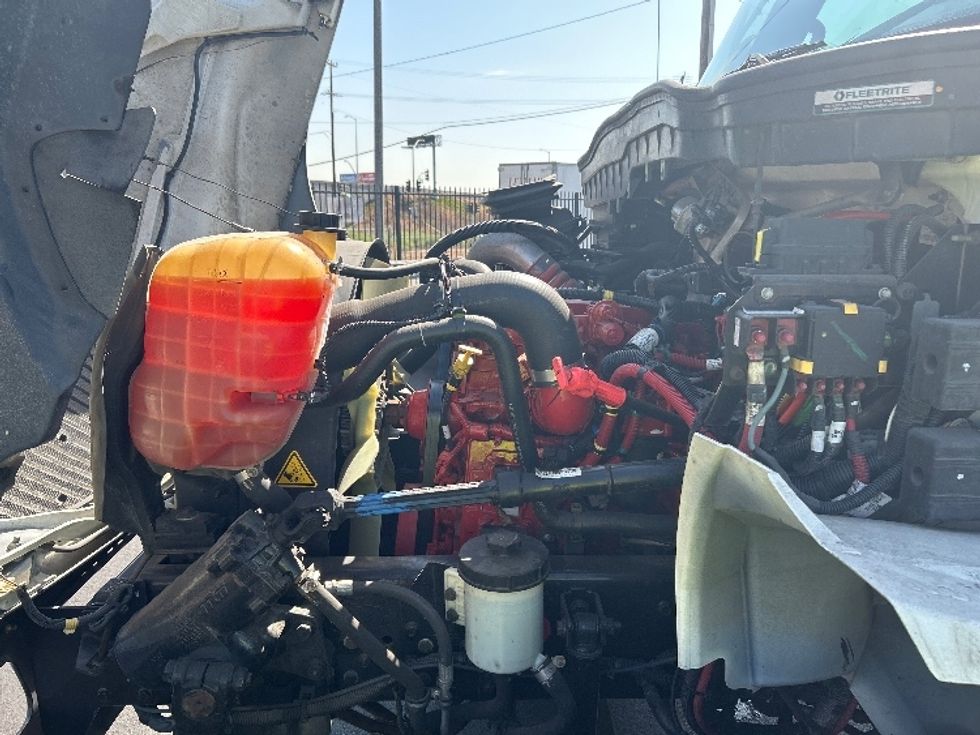 Medium Duty Box Truck-Light and Medium Duty Trucks-International-2020-MV607-Torrance-CA-102,970\n\t\tmiles-$ 60,250 - Image 24