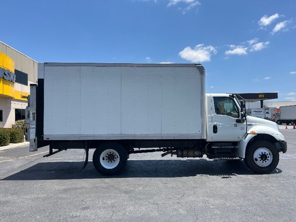 Medium Duty Box Truck-Light and Medium Duty Trucks-International-2020-MV607-Torrance-CA-110,920\n\t\tmiles-$ 48,750 - Image 15