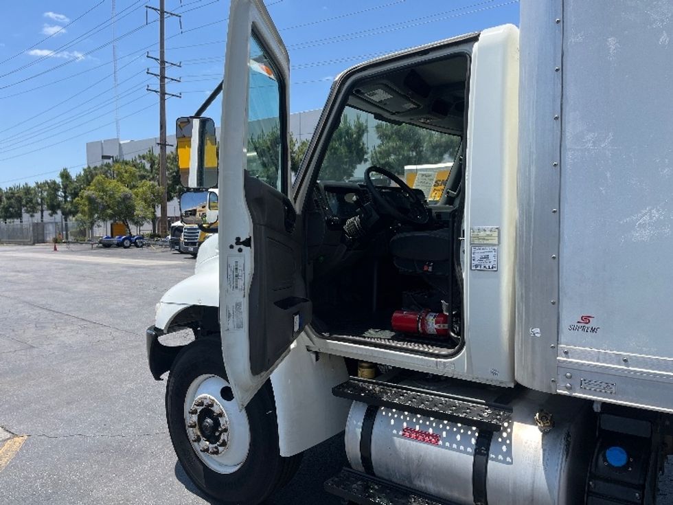 Medium Duty Box Truck-Light and Medium Duty Trucks-International-2020-MV607-Torrance-CA-110,920\n\t\tmiles-$ 48,750 - Image 16
