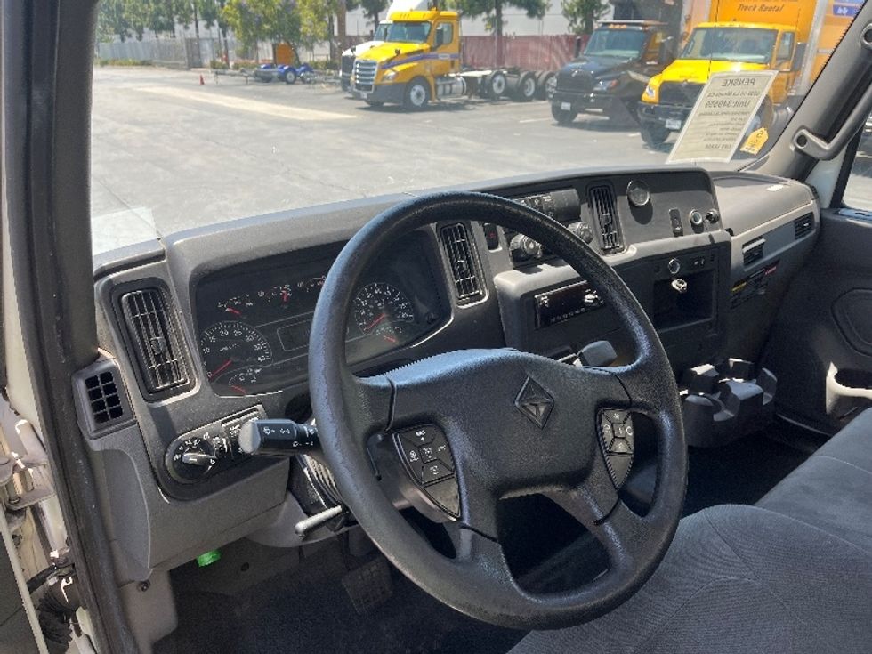 Medium Duty Box Truck-Light and Medium Duty Trucks-International-2020-MV607-Torrance-CA-110,920\n\t\tmiles-$ 48,750 - Image 17