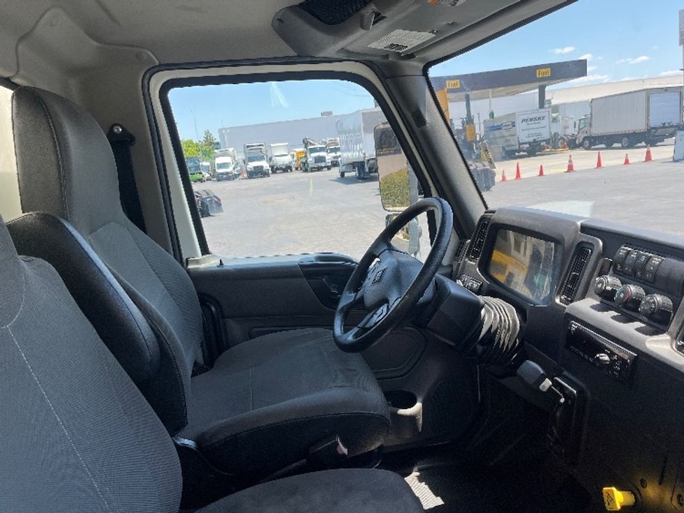 Medium Duty Box Truck-Light and Medium Duty Trucks-International-2020-MV607-Torrance-CA-110,920\n\t\tmiles-$ 48,750 - Image 22