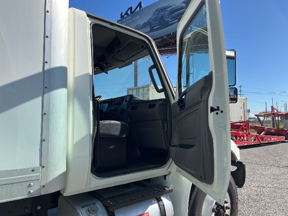 Medium Duty Box Truck-Light and Medium Duty Trucks-International-2020-MV607-Torrance-CA-114,029\n\t\tmiles-$ 62,000 - Image 20