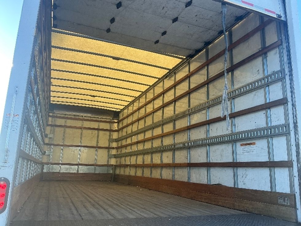 Medium Duty Box Truck-Light and Medium Duty Trucks-International-2020-MV607-Torrance-CA-121,771\n\t\tmiles-$ 55,250 - Image 12