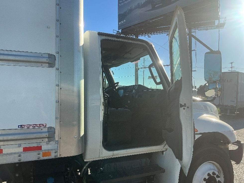 Medium Duty Box Truck-Light and Medium Duty Trucks-International-2020-MV607-Torrance-CA-121,771\n\t\tmiles-$ 55,250 - Image 17