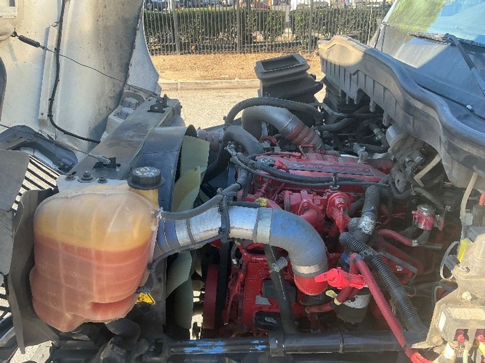 Medium Duty Box Truck-Light and Medium Duty Trucks-International-2020-MV607-Torrance-CA-121,771\n\t\tmiles-$ 55,250 - Image 24