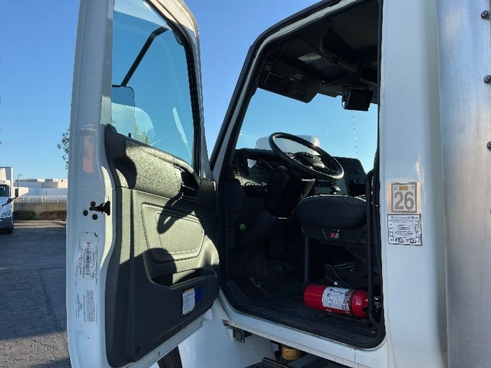 Medium Duty Box Truck-Light and Medium Duty Trucks-International-2020-MV607-Torrance-CA-125,320\n\t\tmiles-$ 55,500 - Image 16