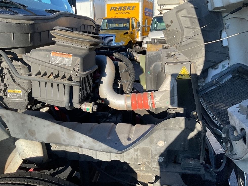 Medium Duty Box Truck-Light and Medium Duty Trucks-International-2020-MV607-Torrance-CA-125,320\n\t\tmiles-$ 55,500 - Image 23