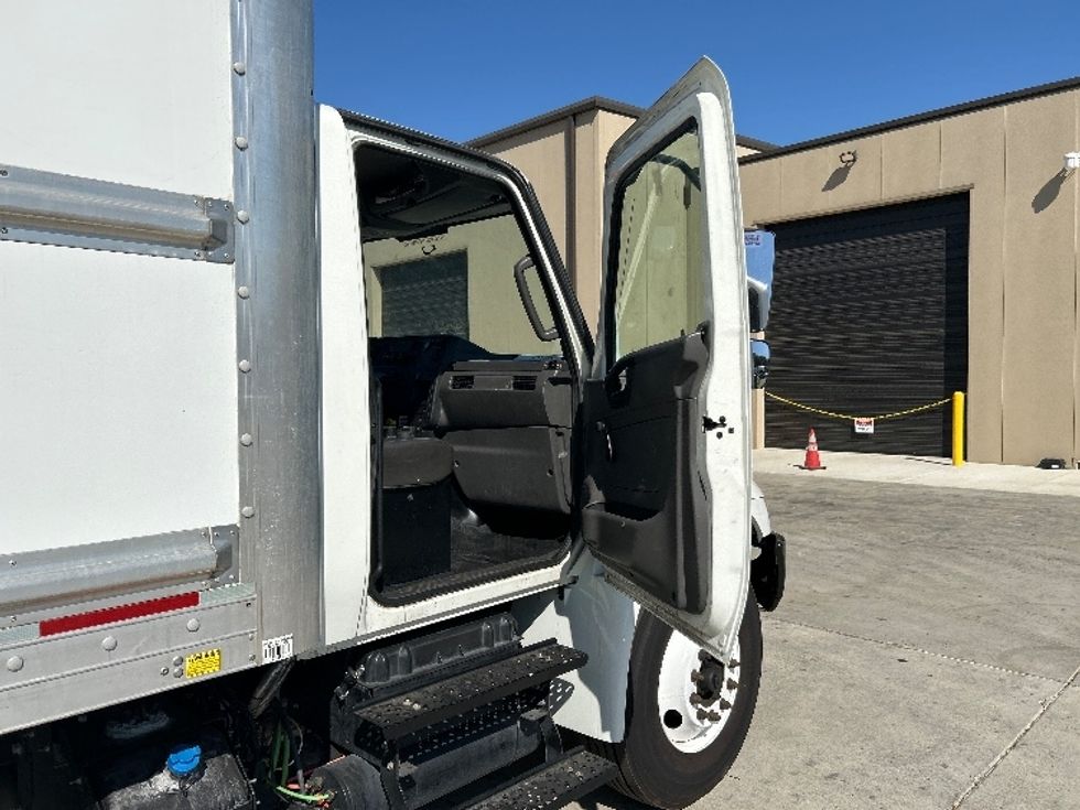 Medium Duty Box Truck-Light and Medium Duty Trucks-International-2020-MV607-Torrance-CA-135,682\n\t\tmiles-$ 53,750 - Image 20